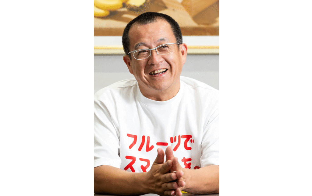「もったいない」がビジネスに〜 廃棄食品が資源に変わるサスティナビリティ - FOOD LEADERS JAPAN SUMMIT もったいないがビジネスに! Dole(ドール)代表取締役CEO 青木寛 伊藤忠商事株式会社に入社し、2000年に食料カンパニーで果汁・果実加工品のトレードを担当。その後、Doleやファミリーマートでビジネス開発や商品開発に携わり、2019年には伊藤忠商事リテール開発部長に就任、2023年11月に株式会社ドール代表取締役社長CEOに就任